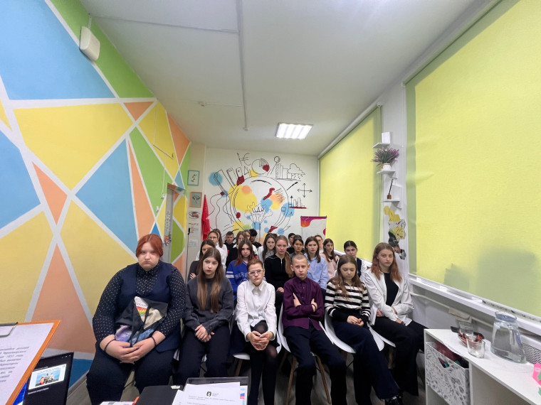 Интерактивная лекция «Служение Отечеству: из поколения в поколение» прошла сегодня у нас в школе для обучающихся 7-11 классов..